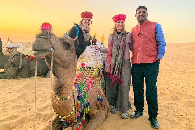 Jodhpur: Luksusowa wyprawa na pustynię z jazdą na wielbłądzie i ucztąJodhpur: luksusowa wyprawa na pustynię z jazda na wielbłądzie i ucztą
