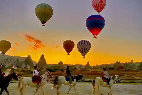 Cappadocia: Fascinating Horse Tour in Göreme Valleys