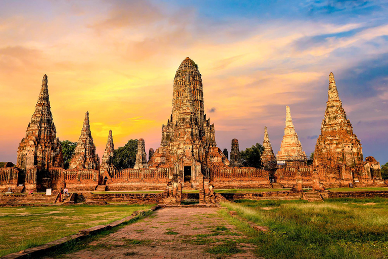 De Bangkok: Excursão guiada de um dia ao Parque Histórico de AyutthayaTour em grupo em inglês com ponto de encontro e taxas de entrada