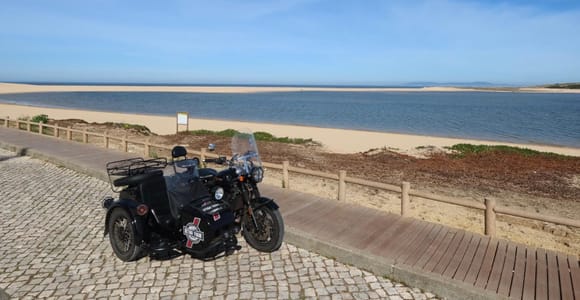 Lisbon : Discover Sesimbra Motorcycle side-car Tour