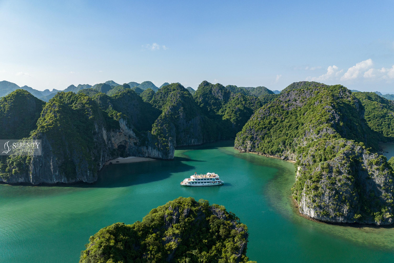 Lan ha Bay Luxe cruise dagtrip, kajakken, zwemmen, fietsenLan ha Bay Luxe cruise dagtocht, Kajakken, Zwemmen, Fietsen