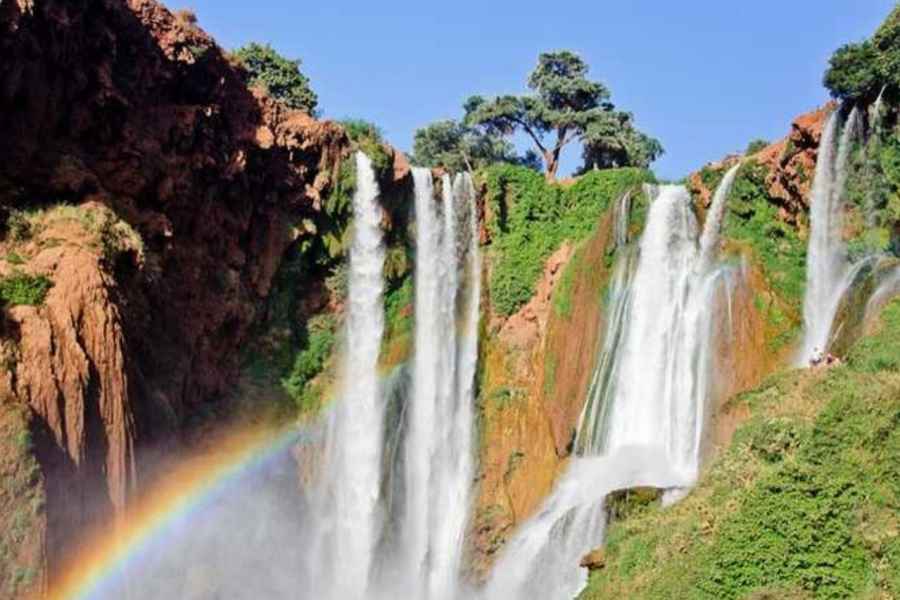 Von Marrakesch aus: Tagestour zu den Ouzoud-Wasserfällen und Bootsfahrt