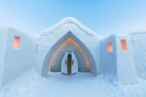 Rovaniemi : Visite de l'Arctic Snow Hotel avec transfert