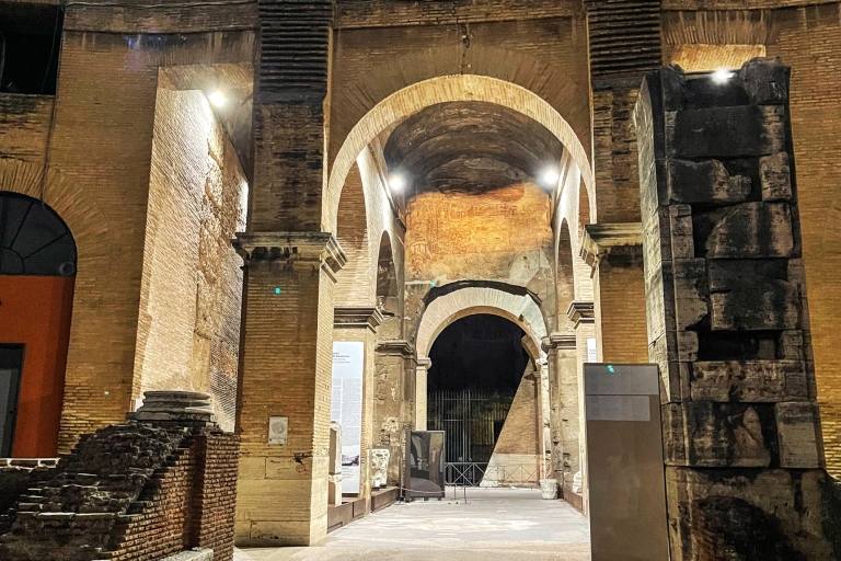 Rzym: Koloseum nocą z Underground & Arena Floor Tour