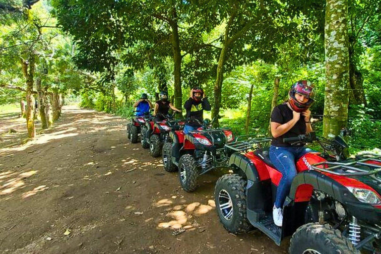 Grüne Lagune auf Quadbikes