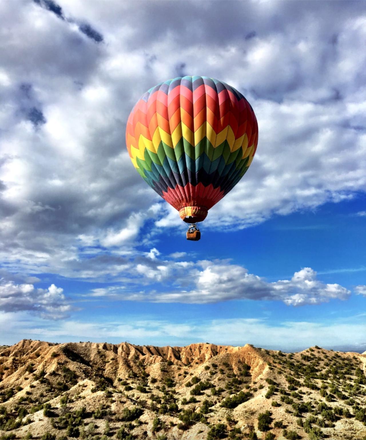 Santa Fe: Heißluftballonfahrt bei Sonnenaufgang mit Abholung