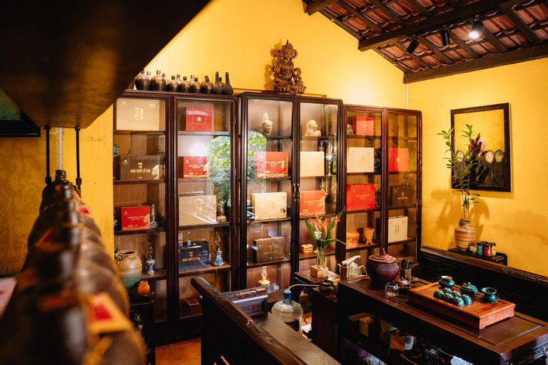 Da Nang: Ao Dai Photoshoot & Son Tra Cultural Tour