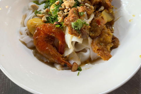 Da Nang: Michelin-Rated Street Food Tour by Scooter
