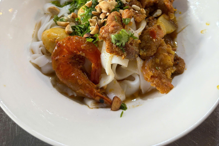 Da Nang: Michelin-Rated Street Food Tour by Scooter