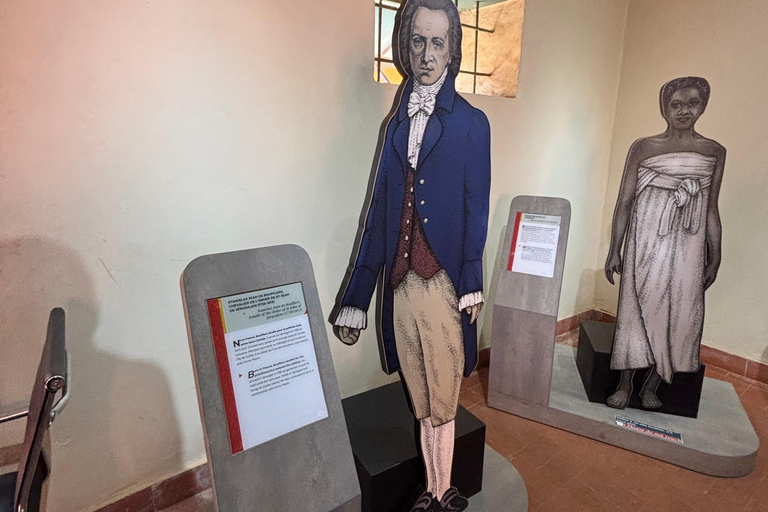 Île de Gorée: In-depth guided tour with access to little-known places