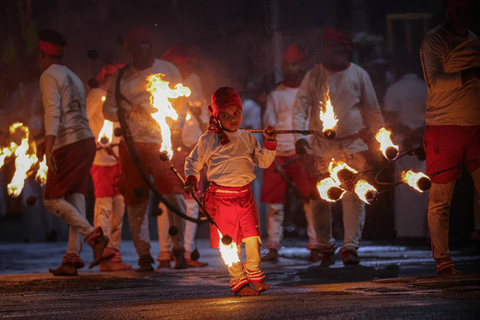 From Colombo: 2-Day Curated Kandy Esala Perahera Experience