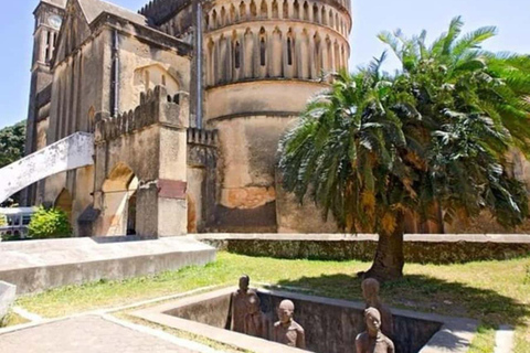 Zanzibar: Stone town, Slave Market, souvenir & Spice Market Stone town guided walking tour