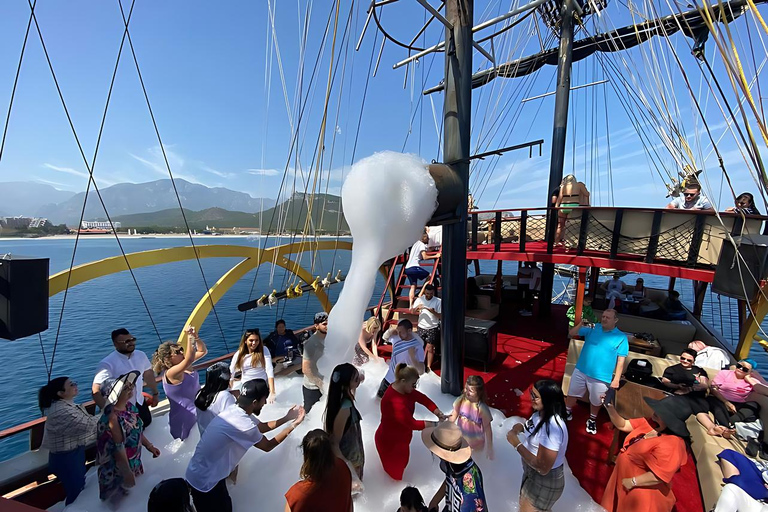 Antalya: Lara Pirate Boat Tour with Lunch & Unlimited Drinks
