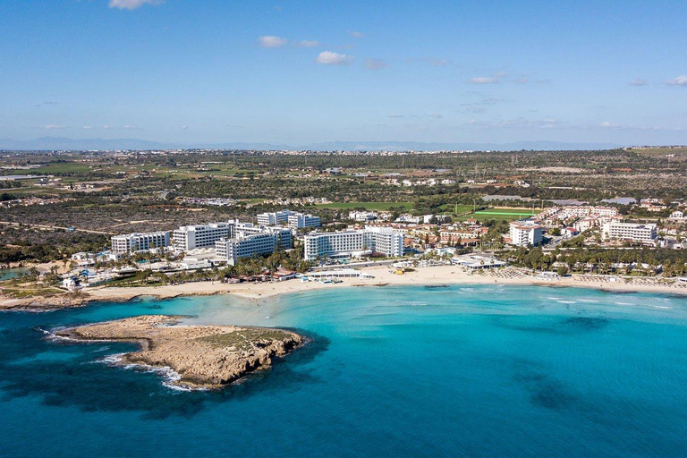 Passeio de barco pela ilha dos golfinhos com almoço e bebidasLado Ilha dos Golfinhos
