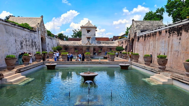 Yogyakarta: Palace & Tamansari with unique transportation