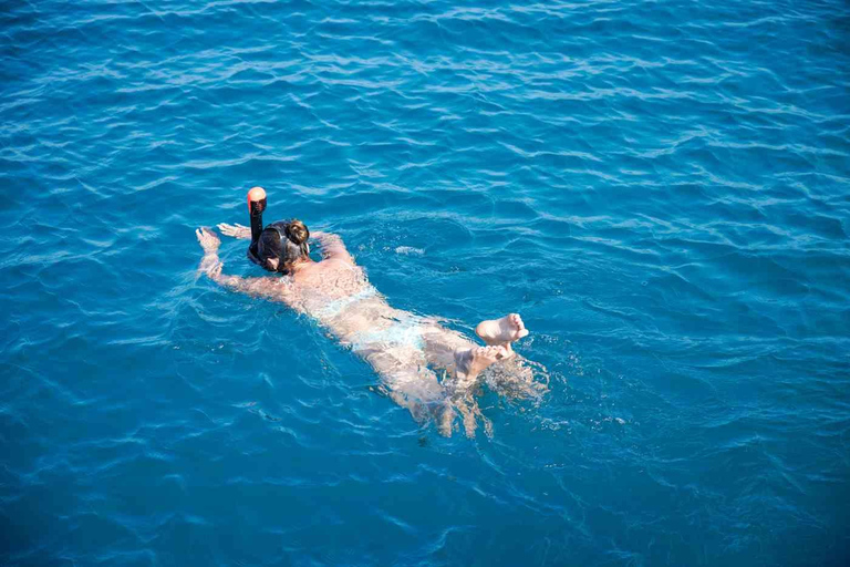 Malaga: Segeln auf einem Katamaran mit Schwimmen und Paella-MittagessenKatamaranfahrt mit Schwimmen und Mittagessen