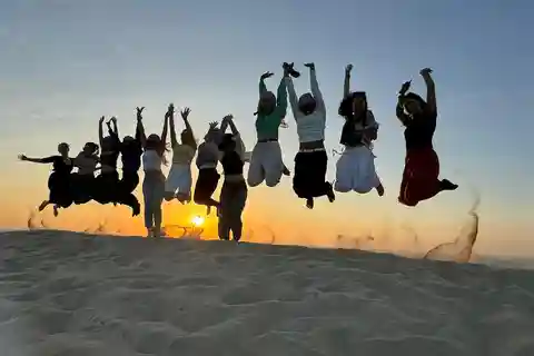 Doha: Safari al tramonto, corsa sulle dune, sandboarding e giro in cammello
