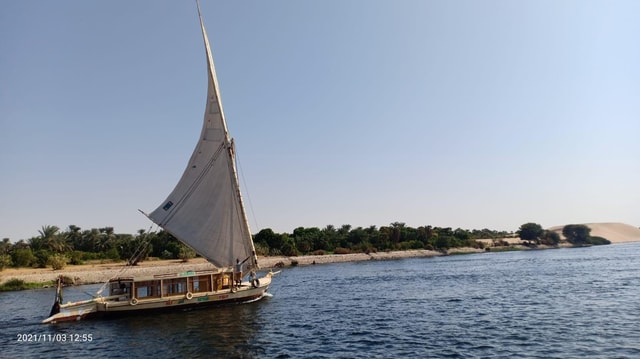 Aswan: Traditional Felucca Sunset Sail with Tea & Cakes