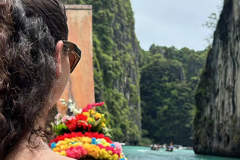 Au départ de PHI PHI - 7 îles à bord d&#039;un bateau à longue queue