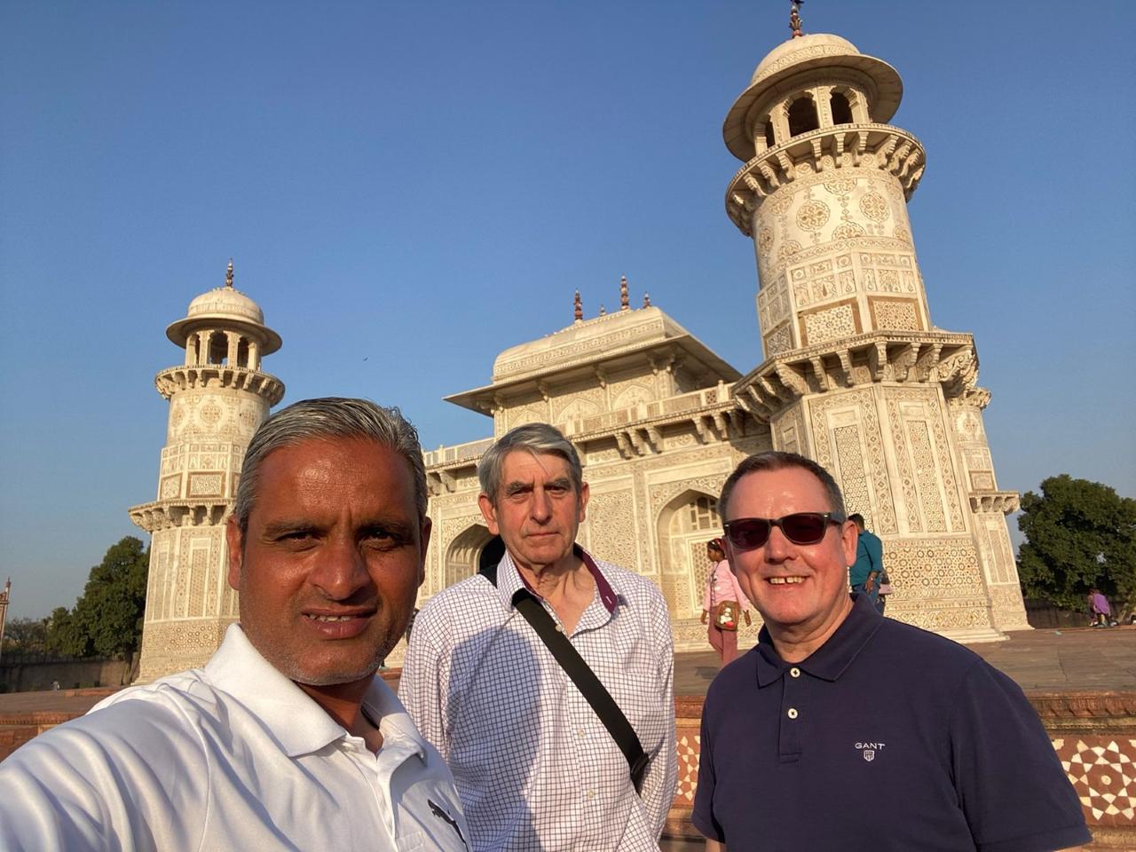 Agra: Private Tour zum Agra Fort und Baby Taj mit Abholung und Rückfahrt