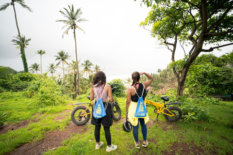 Goa: Vagator Village E-Bike Tour with Chapora Fort Sunset