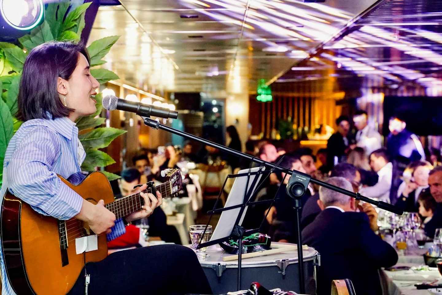 Istanbul: Abendliche Bosporus-Dinner-Cruise mit Tanzshows und Privattisch