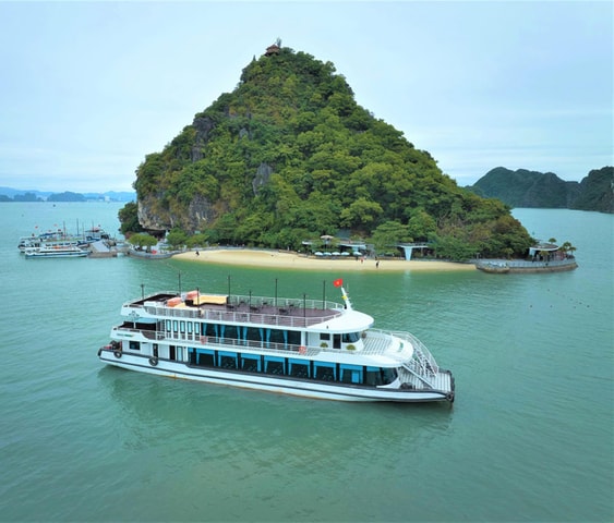 Ha Long Bay Day Cruise with Pick Up and Drop Off