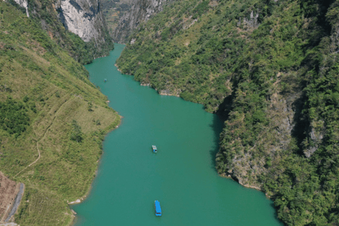 From Sapa/Hanoi: Ha Giang Loop 4 Days 3 Nights self-driving.
