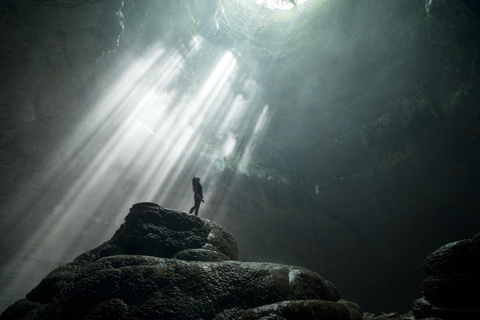 As joias escondidas de Yogyakarta: Caverna de Jomblang e passeio pela praia de Timang