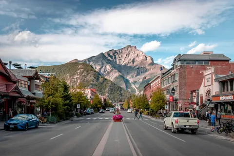 Banff Town, Gondola, and Johnston Canyon Day Tour