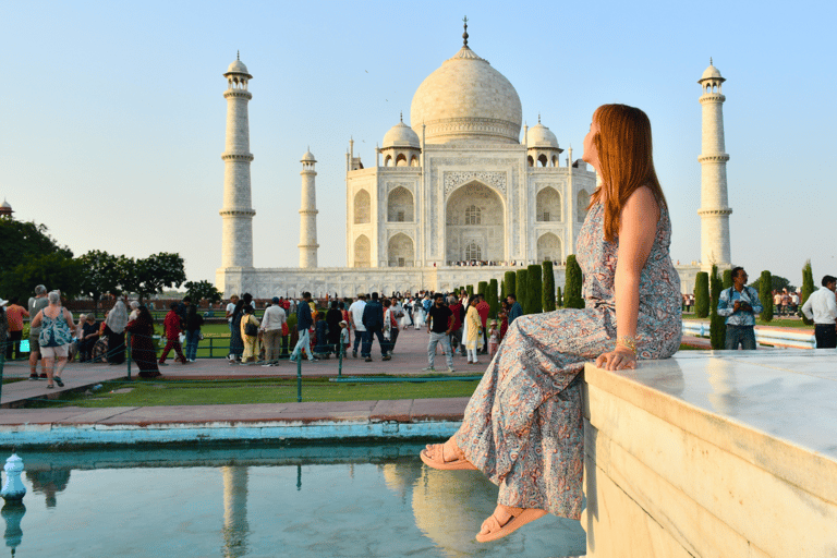 Depuis Delhi : Visite du Taj Mahal et d'Agra en voiture au coucher du soleilVoiture avec chauffeur et guide privé