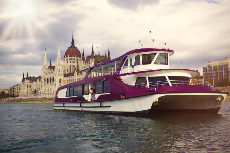 Budapest: Downtown Budapest Unlimited Booze Cruise Daytime Booze Cruise with Unlimited Drinks