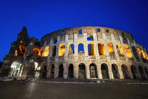 Roma: Coliseo de noche con recorrido subterráneo y piso de arena