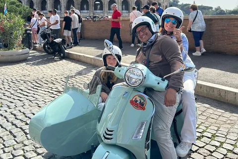 Rome en Vespa 90 min Vespa Sidecar PrivateTour avec Gelato