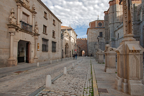 From Madrid: Private Ávila and Segovia Tour with Pickup
