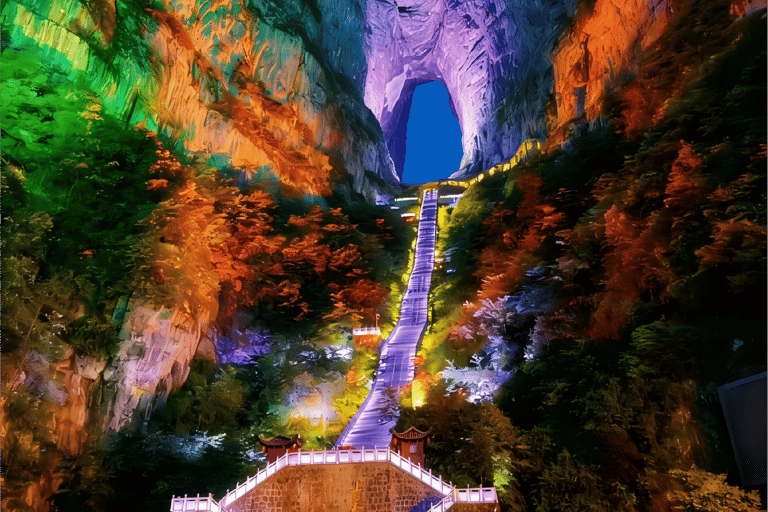 Baofeng Lake, Tianmen Mountain, & 72 Qilou Tour 1-Day Tour: Baofeng Lake + Tianmen Mountain + 72 Qilou