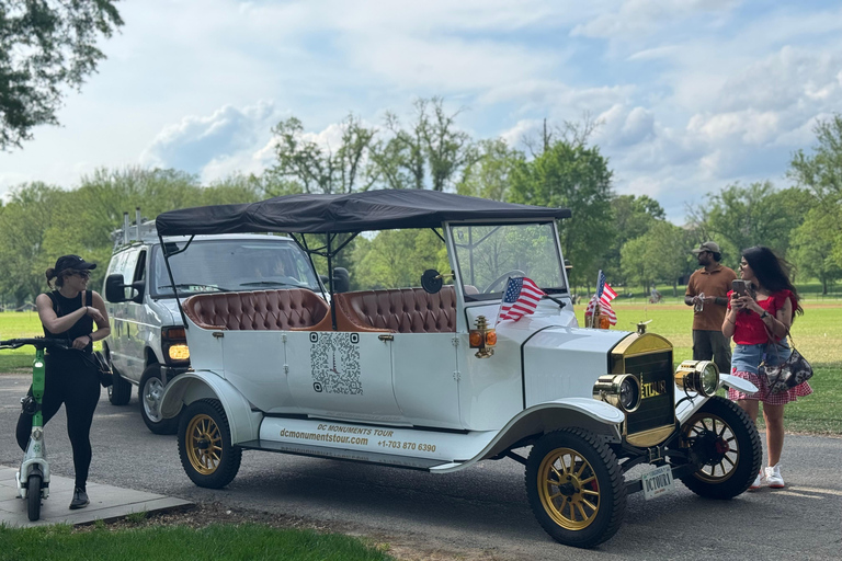فيلادلفيا: جولة إرشادية على متن سيارة كلاسيكية ليلاً ونهارًاجولة جماعية نهارًا وليلًا (ساعتين)