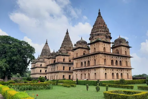 Orchha: Guided Tour of Timeless Temples from Khajuraho