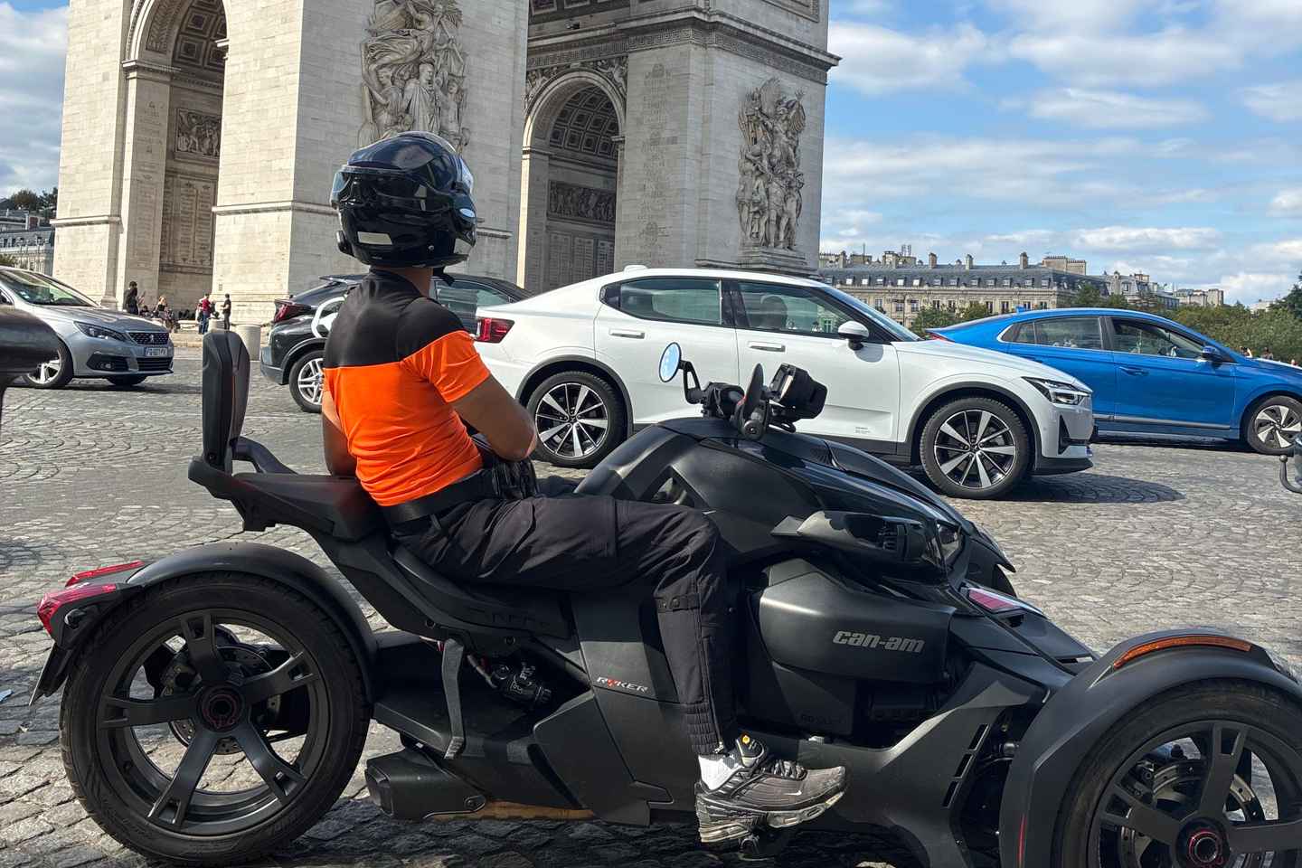 Tour of Paris in a 3-wheel Can-Am Ryker – The exclusive experience in Paris