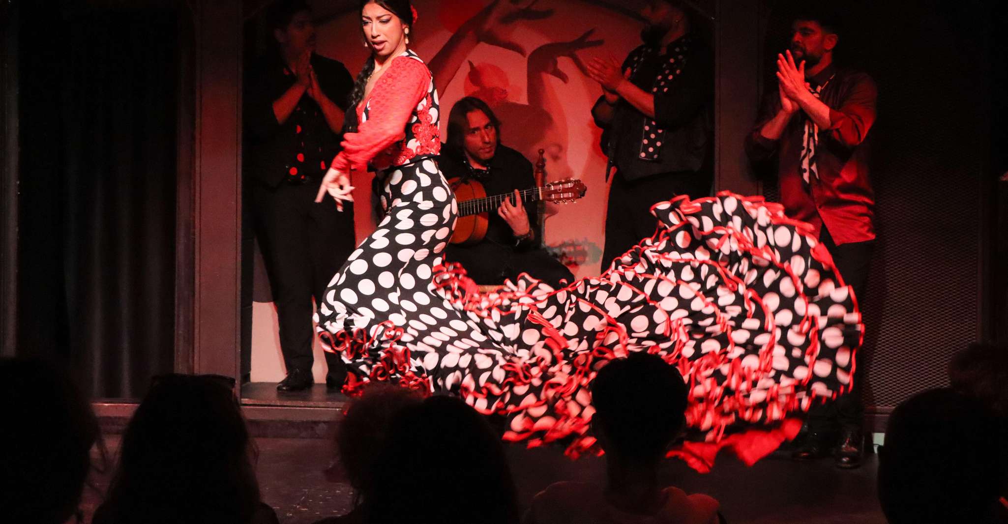 Barcelona: Flamenco Show with Drink Option at La Rambla photo 4