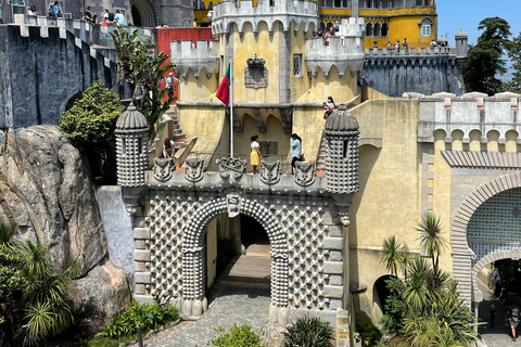 From Lisbon: Private Sintra, Peña palace & Regaleira Tour. Exclusive Private Tour Experience