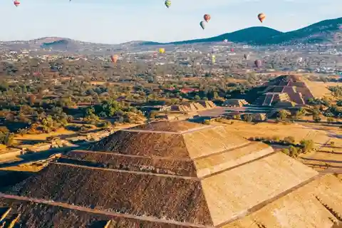 Mexico City: Teotihuacan Pyramids Private Tour & Transport
