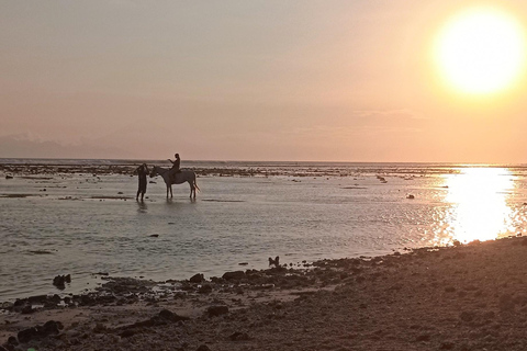 Gili Trawangan : Biking, Horse Riding, Paddle Boat & Sunset