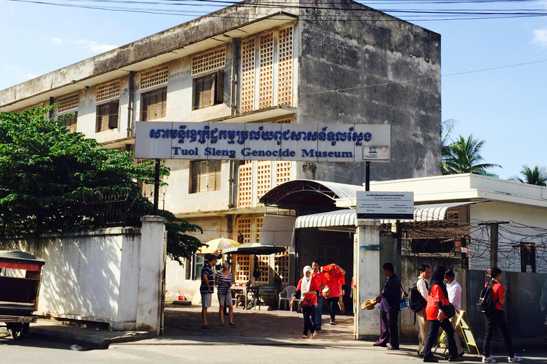 Campo de exterminio de las Cinco Cumbres, Toul Sleng, Palacio Real, Wat Phnom