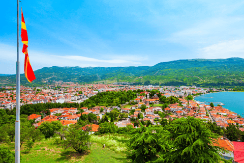 Descubrimiento de Tirana a Ohrid: Una aventura balcánica de un día