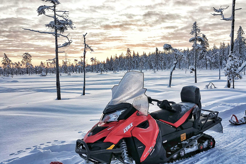 Rovaniemi : Safari de 2 heures en motoneige au début de l&#039;hiver