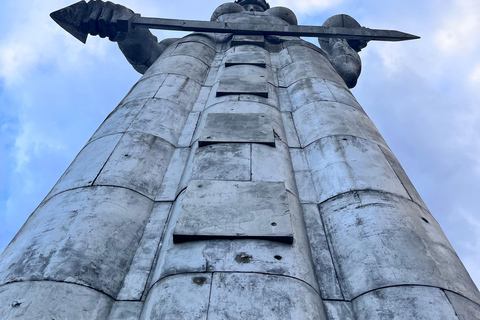 تبليسي: الشلالات والتلفريك وفرص التقاط الصور الخلابةتبليسي: شلالات وتلفريك وفرص لالتقاط صور خلابة