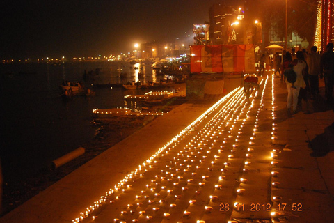 Varanasi Dagtour - Varen, Wandelen, Yoga Tempel, WorstelenVaranasi-dagtocht