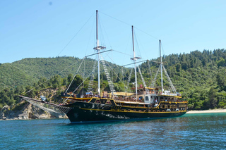 Thessaloniki: Cruise to the Blue Lagoon of Halkidiki