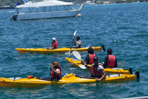 Port Vila: Harbour Kayak Tour with Guide